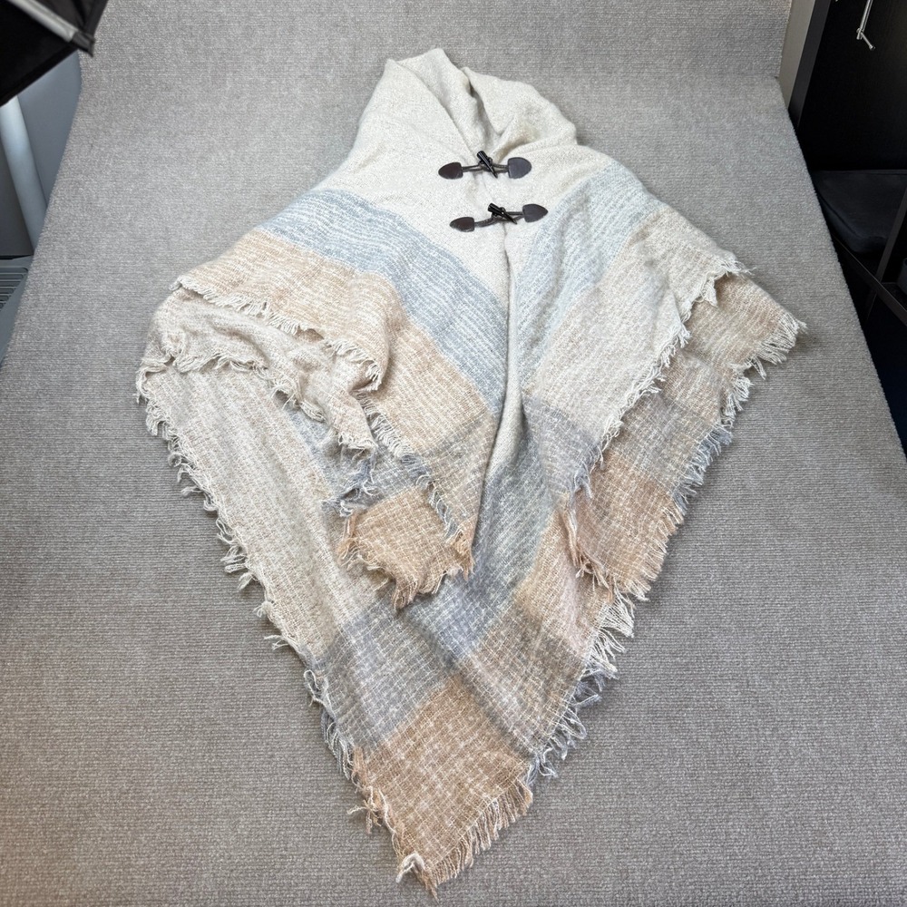 MSRP $54 St. John's Bay Shawl Wrap Womens One Size Oat Grey Fringe Toggle Poncho